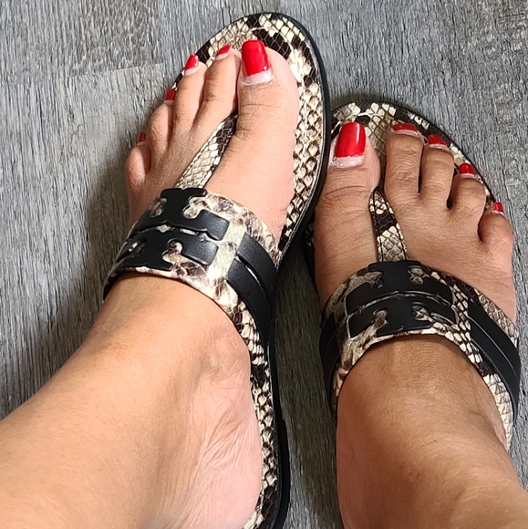 Tory Burch Leigh Snake Print Leather Thong Sandal - Picture 6 of 10